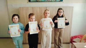 Miniaturka artykułu Pasowanie na czytelnika uczniów z klasy 1