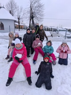 Miniaturka artykułu Aktywne lekcje WF na świeżym powietrzu – zimowe zabawy w śniegu