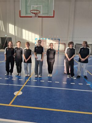 Miniaturka artykułu Gminne zawody w koszykówkę dziewcząt klas 7-8