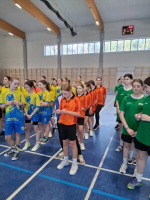 Miniaturka artykułu Gminne zawody w mini piłkę ręczną dziewczyn klas IV-VI
