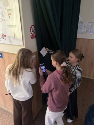 Miniaturka artykułu Gra terenowa „Bezpieczeństwo w sieci”