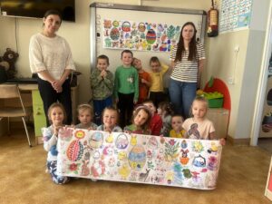 Miniaturka artykułu Inicjatywa integracyjna dla dzieci z klas 0 – wiosenno- świąteczna megakolorowanka